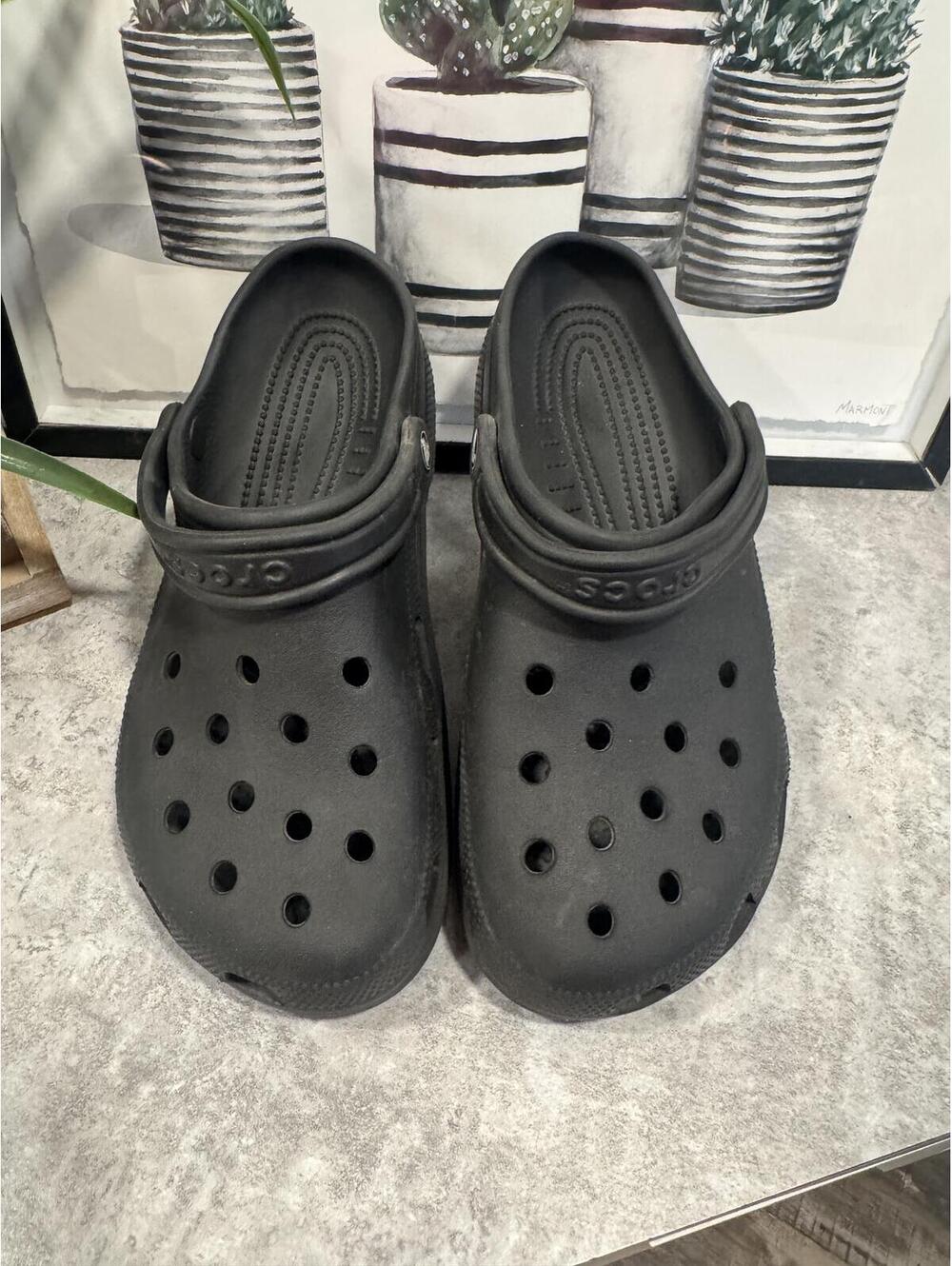 Unisex Crocs Classic Clogs (Men's Size 11 / Women's Size 9)